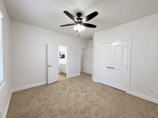 Building Photo - 3301 Elm Creek Dr