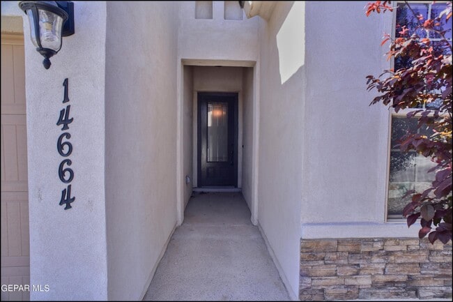 Building Photo - 14664 Sunny Land Ave