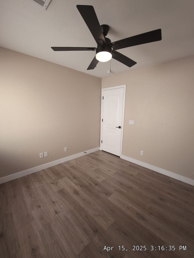 Building Photo - SPACIOUS and beautifully remodeled home! E...