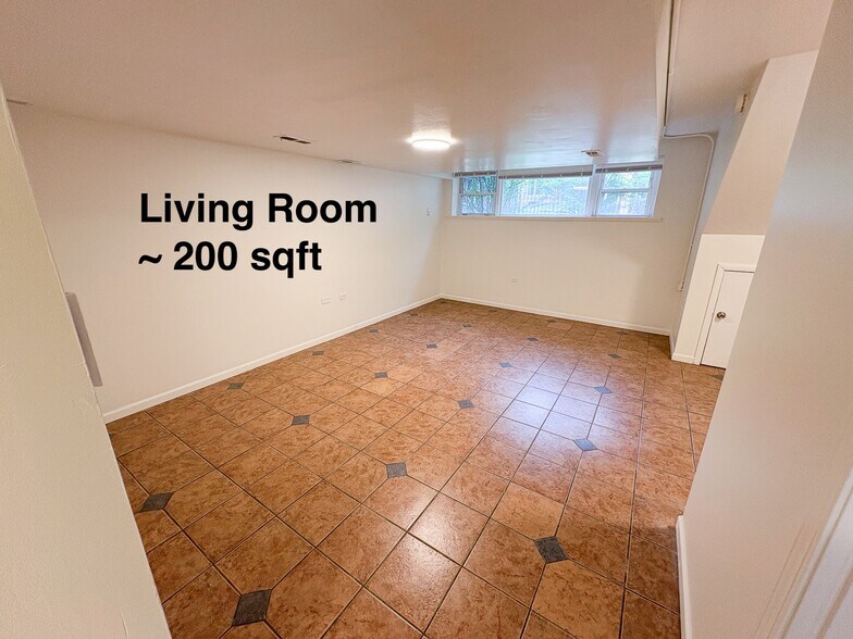 Building Photo - 2820 N Hamlin Ave