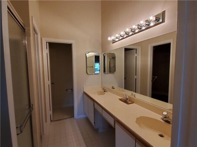 Building Photo - 7546 Pinewalk Dr S