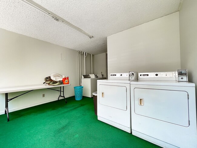 Building Photo - 1600 Wilikina Dr