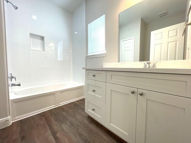 Building Photo - 1313 Ellington St