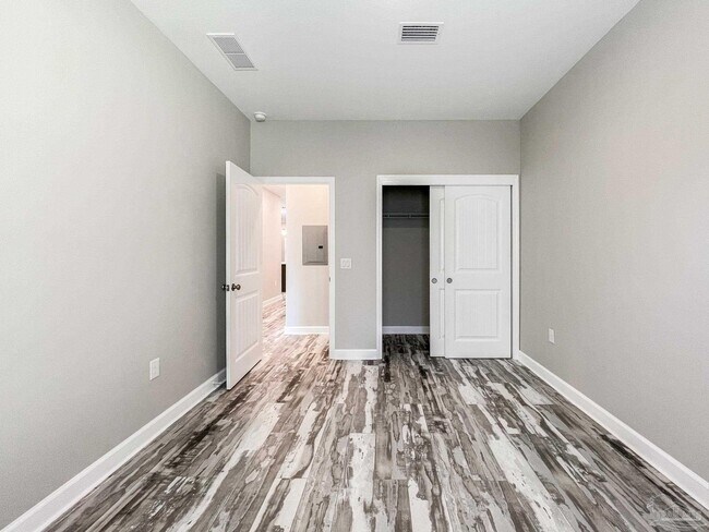 Building Photo - 5170 Burlington Ave