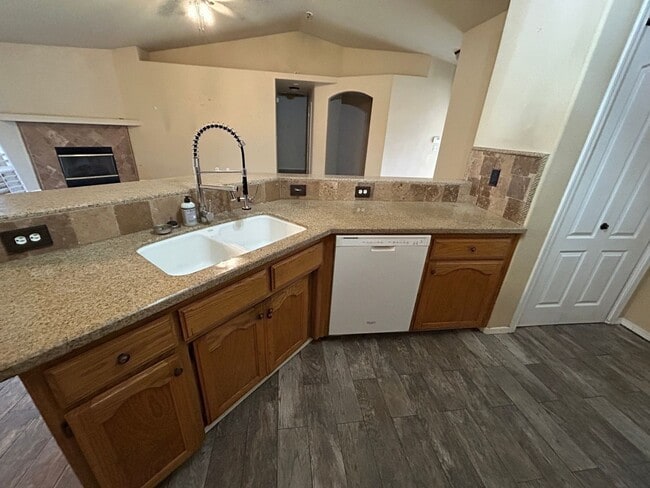 Building Photo - Spacious, open and upgraded home in Northwest Hanford....with 30 solar panels!!!