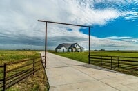 Building Photo - 501 E Cemetery Rd