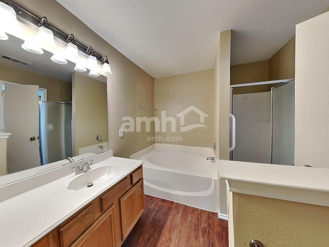 Building Photo - 308 Lake Travis Dr