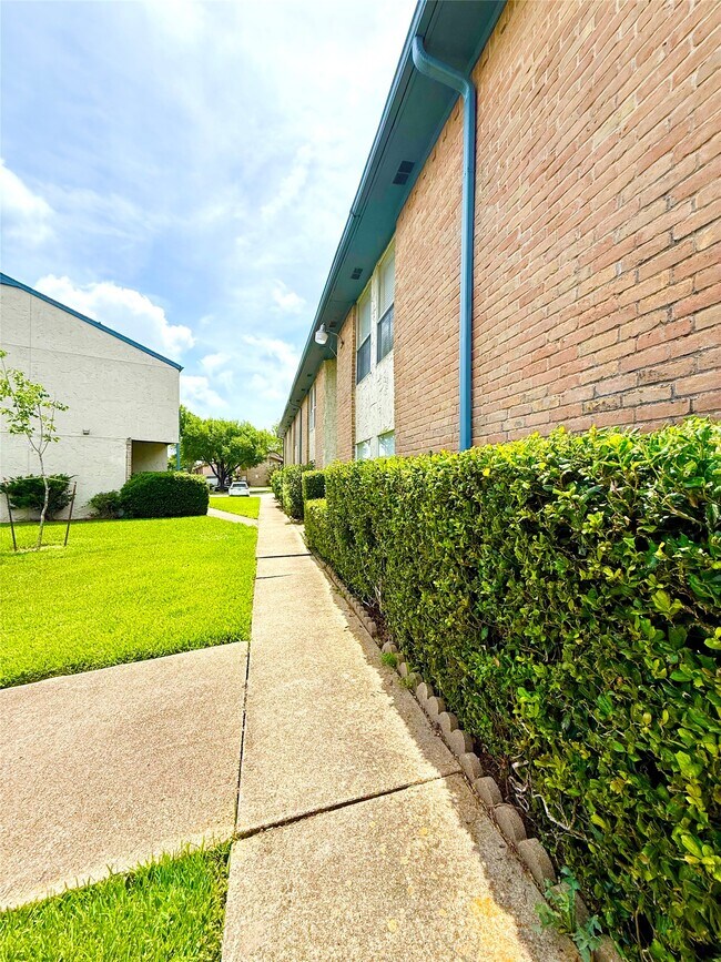 Building Photo - 8360 Jorine Dr