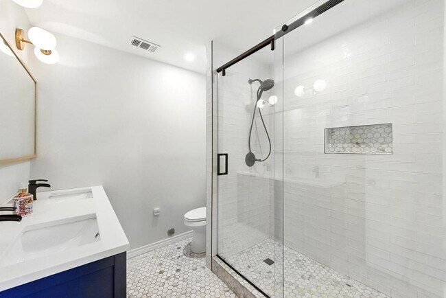 Building Photo - 6903 Moonmont Dr