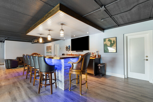 Building Photo - 3020 Alton Dr