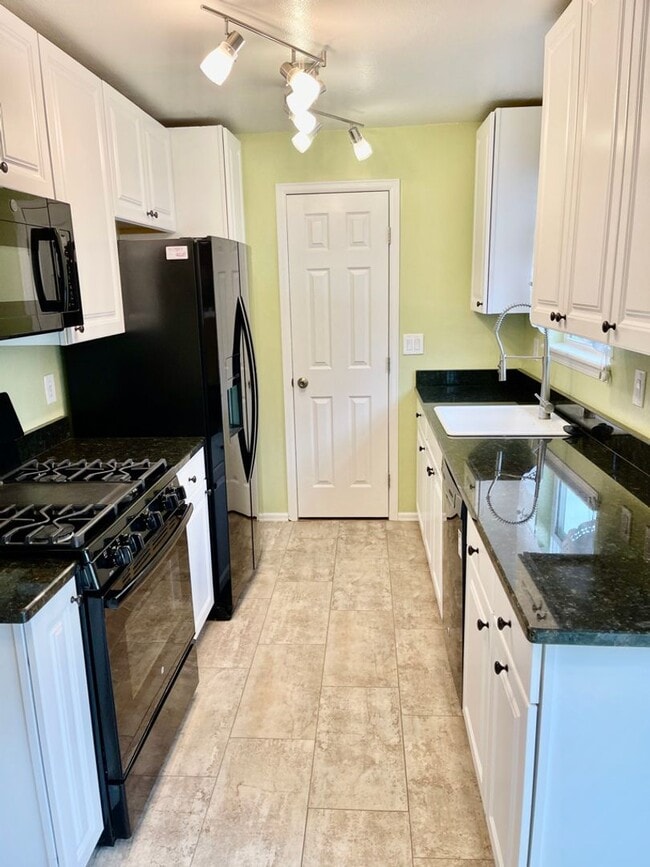 Building Photo - Home for rent in Summer Valley neighborhood Aurora CO