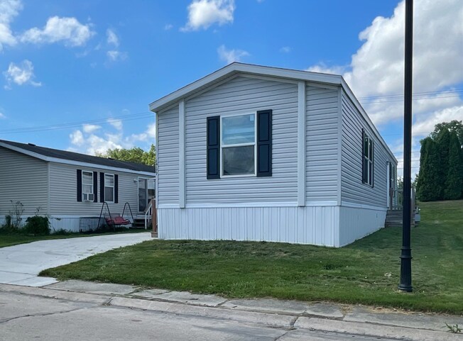 Building Photo - 16177 Normandy St