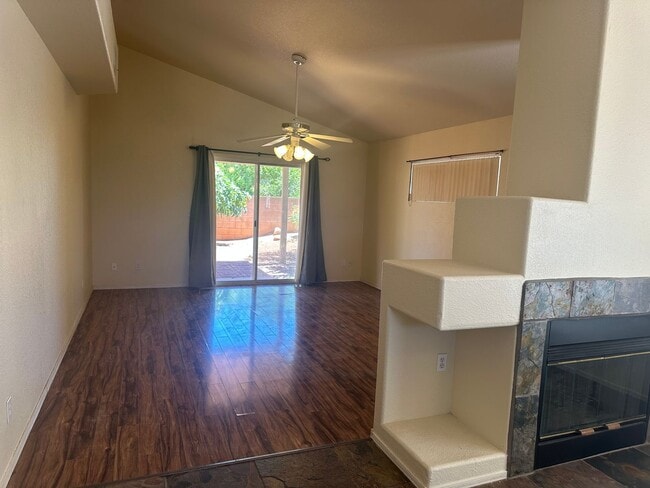 Building Photo - 3Bdrm / 2Ba  Bright & Clean near Thorneydale/Hardy