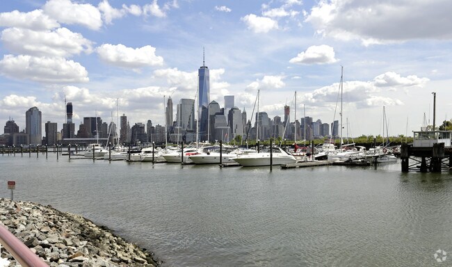 Building Photo - Pacific