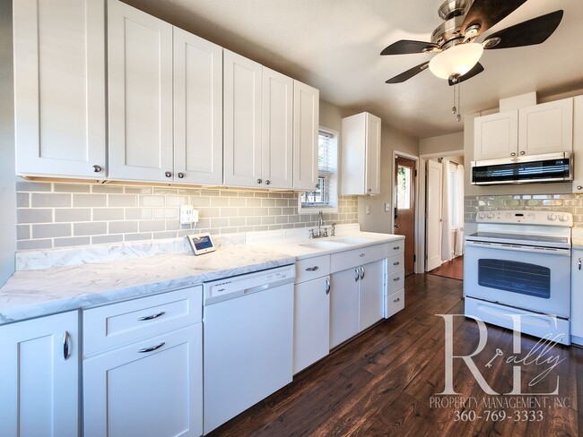 Building Photo - Classic Charmer with Water Views in the Heart of Manette