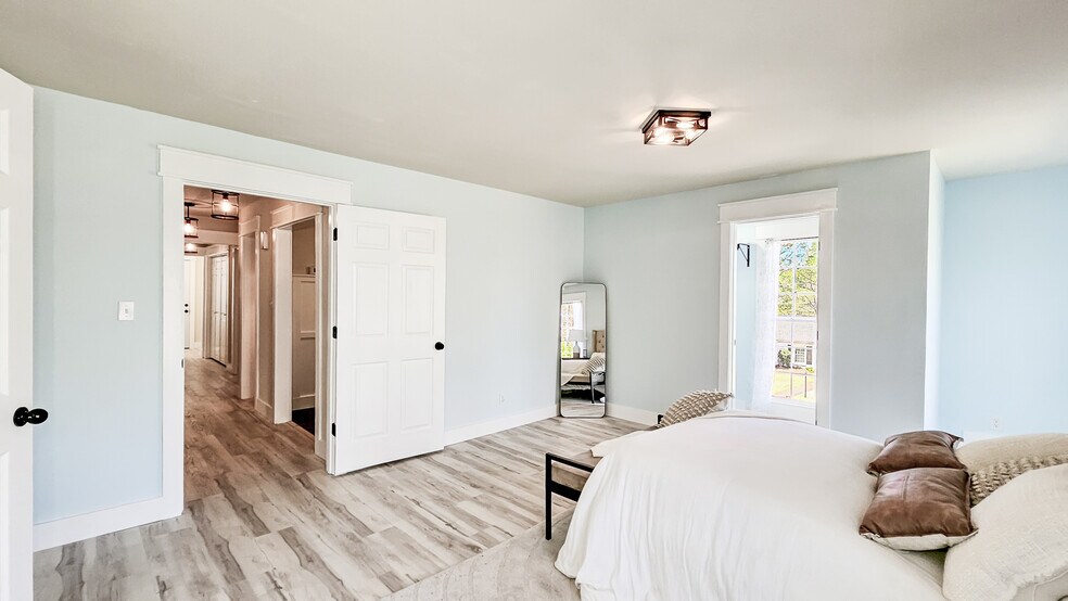 Building Photo - 4033 Lucerne Dr SE