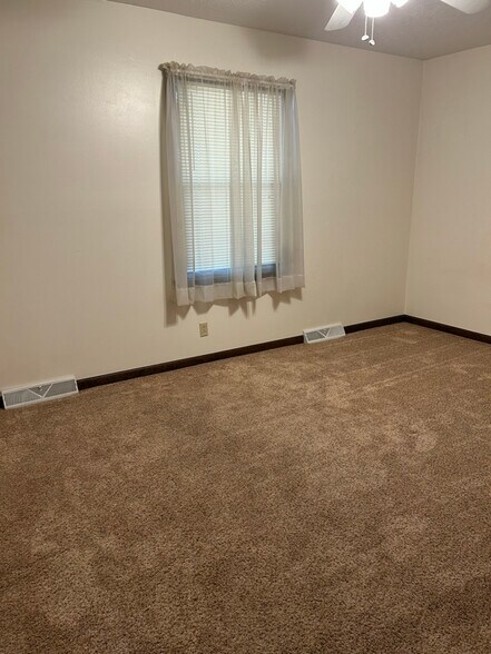 Building Photo - 1304 Faith Dr