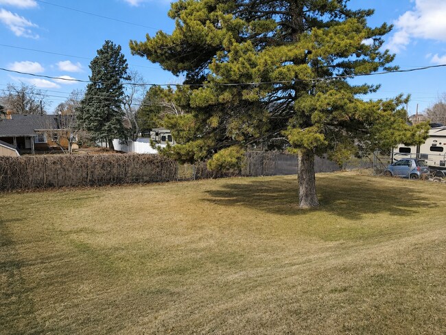 Building Photo - Spacious 5-Bedroom Home with Large Yard in Centerville!