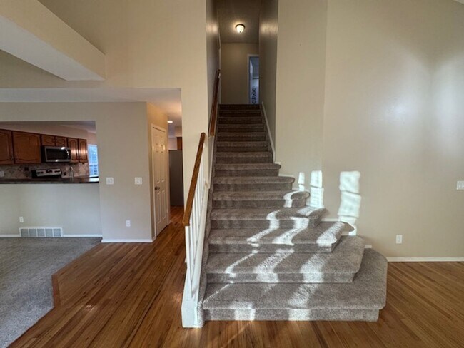 Building Photo - ELEGANT 5BD in WOODLAND HILLS/D20 - Security Deposit Waiver Available