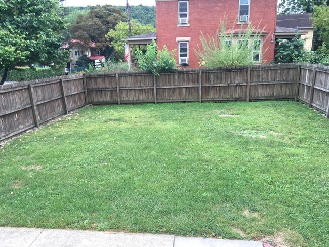 Building Photo - 620 Mulberry St