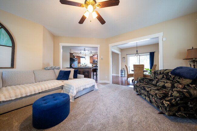 Building Photo - 15615 Dunberry Way
