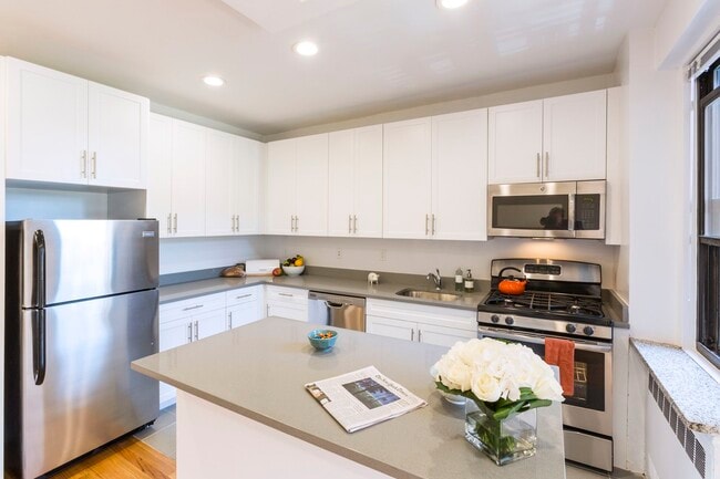 Building Photo - 410 Avenue X