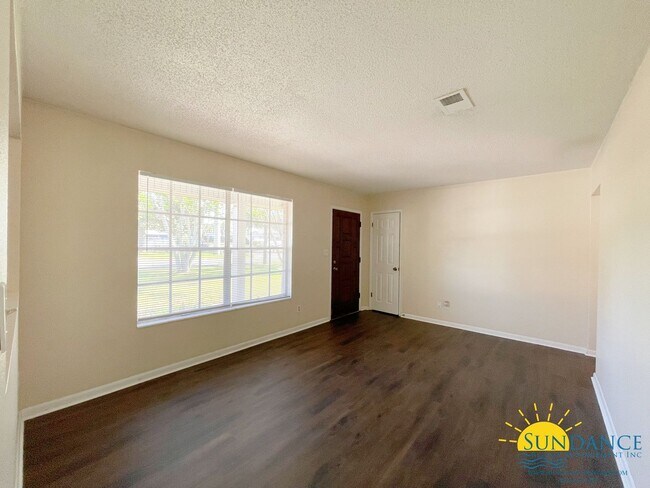 Building Photo - 3 Bedrooms Home With a Pool