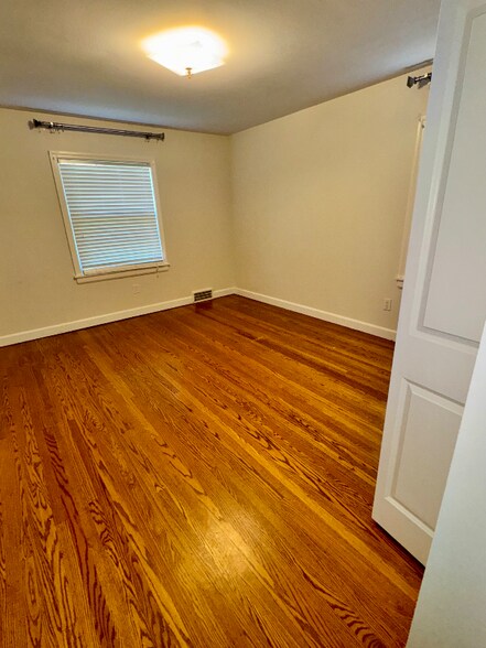 Building Photo - 410 Kaelin Dr