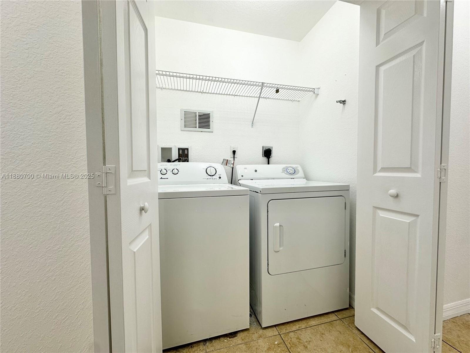 Building Photo - 10870 NW 88th Ter