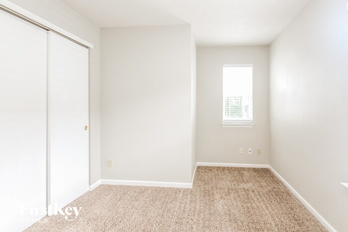 Building Photo - 1262 Kenwood Dr