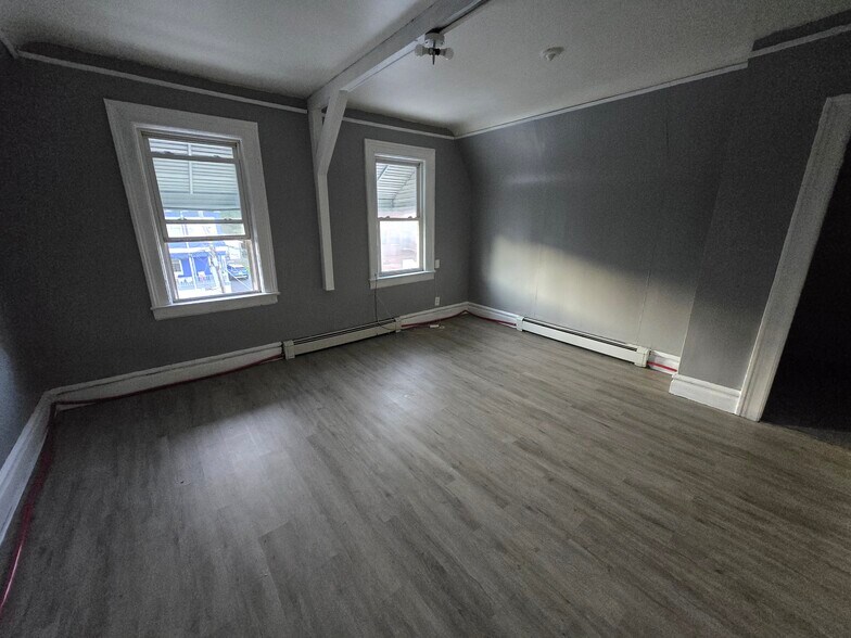 Primary Photo - 8 Farley Ave