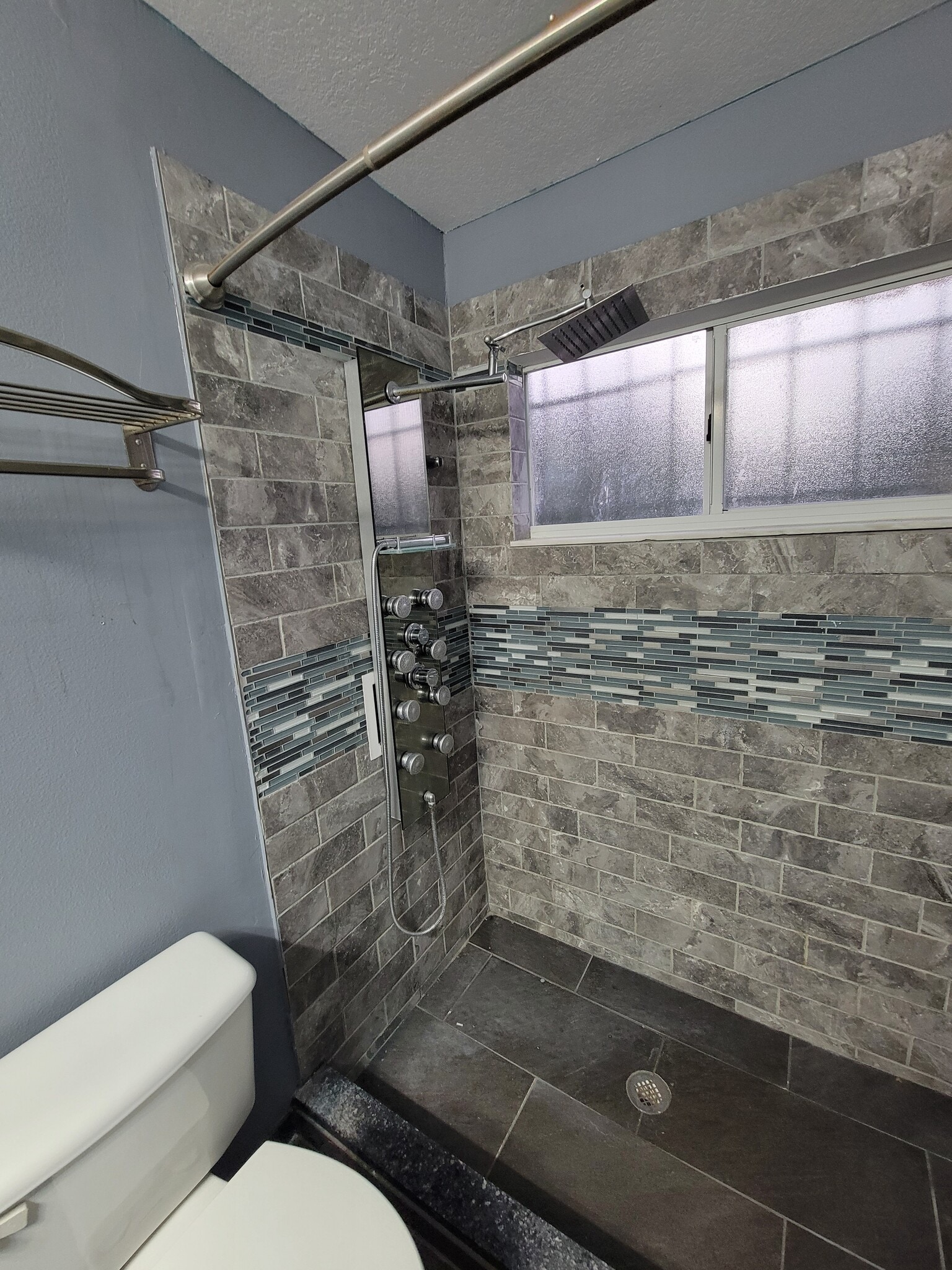 Building Photo - 2038 Blackston Ave