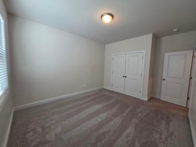 Building Photo - 3360 Rustic Dr