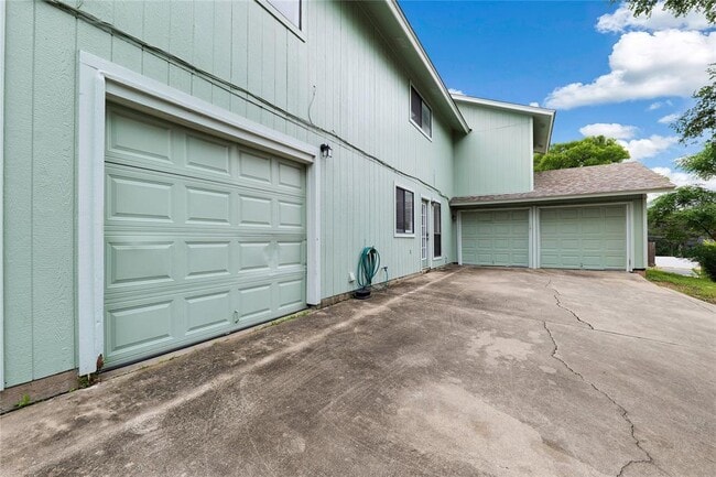 Building Photo - 3222 Tamarron Blvd