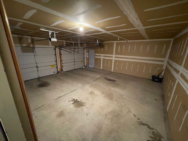 Building Photo - Spacious Home Ready to Rent! Don’t Miss Out!