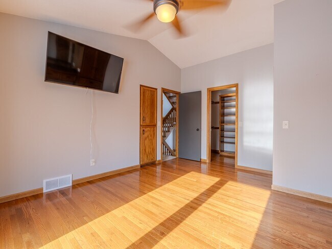 Building Photo - 2630 Glencairin Dr NW