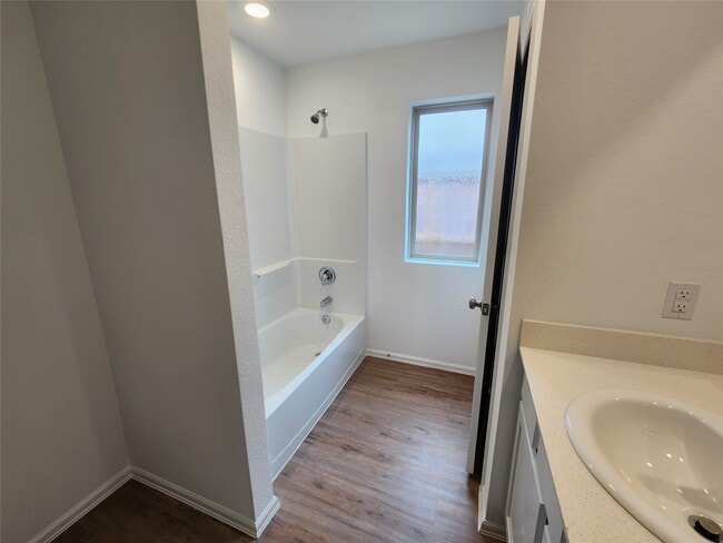 Building Photo - 1954 Ballesteros St