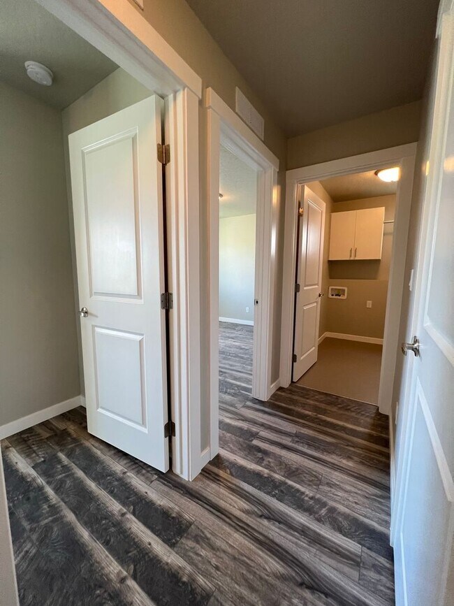 Building Photo - Beautiful 4 bed 2.5 bath Blackrock home in the Verado Subd just off N Locust Grove and Ustick Rd