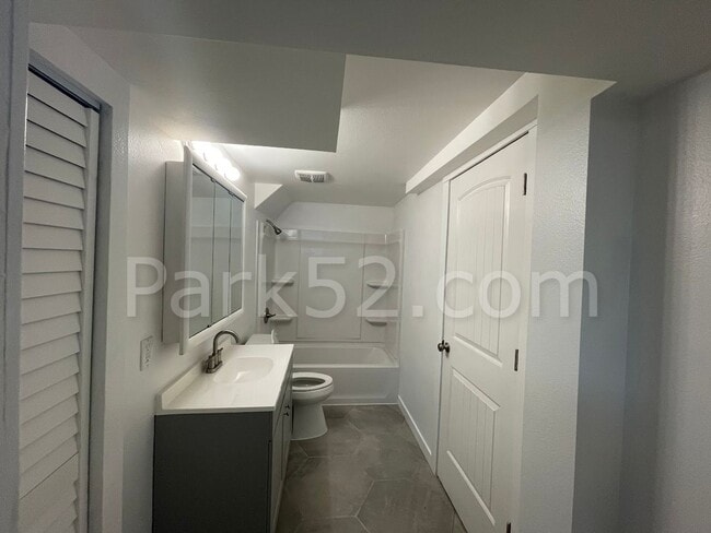 Building Photo - North Tacoma 4 Bed 2 Bath Single Family Home