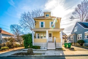 Building Photo - 14 Woodbine Rd