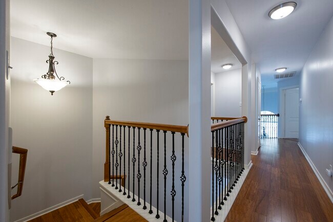 Building Photo - 3238 Enclave Ln