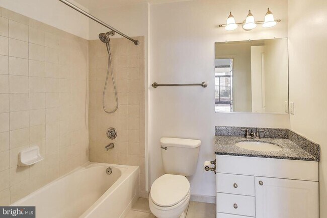 Building Photo - 3650 S Glebe Rd