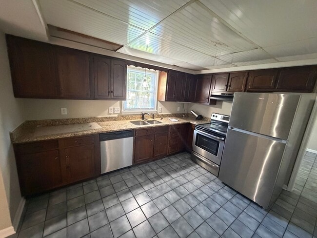 Building Photo - 3 Bedroom 3 Bathroom For Rent