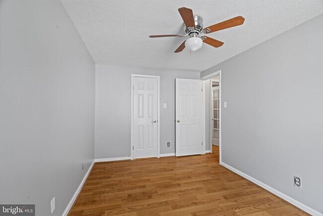 Building Photo - 2502 Greenwood Dr