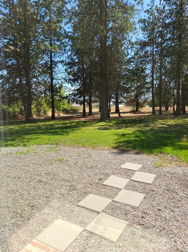 Building Photo - Beautiful Updated 3 bedroom 2.5 bath Hayde...