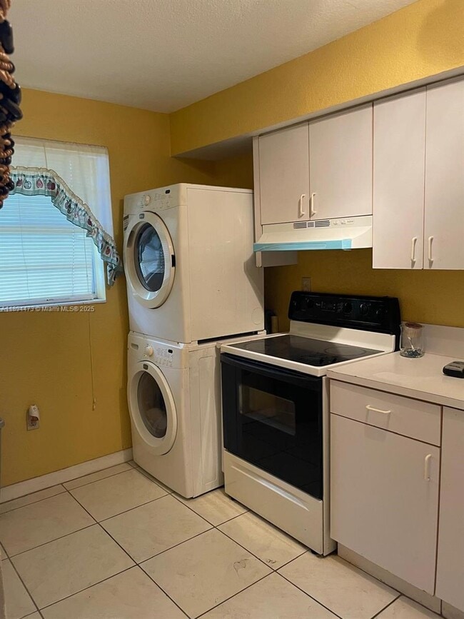 Building Photo - 518 NW 179th St