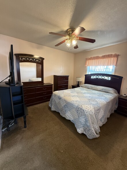 Building Photo - 8917 Reydon St