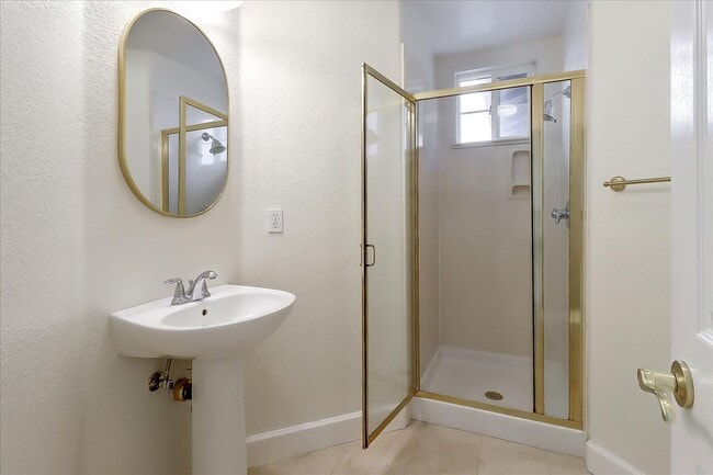 Building Photo - 4 Bed 3 Bath Home With 3 Car Garage High Ceilings And Fenced Yard