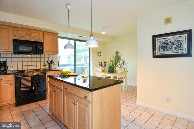 Building Photo - 5450 Whitley Park Terrace