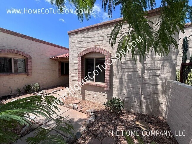 Building Photo - 5215 E Bermuda St